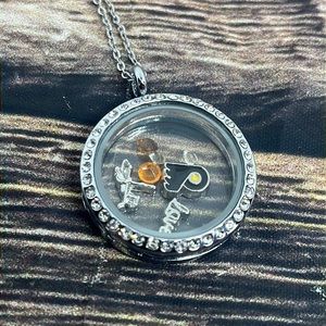 Philadelphia Flyers memory locket w/ chain